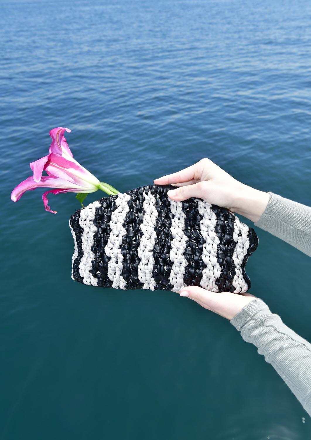 Lily Black Gray