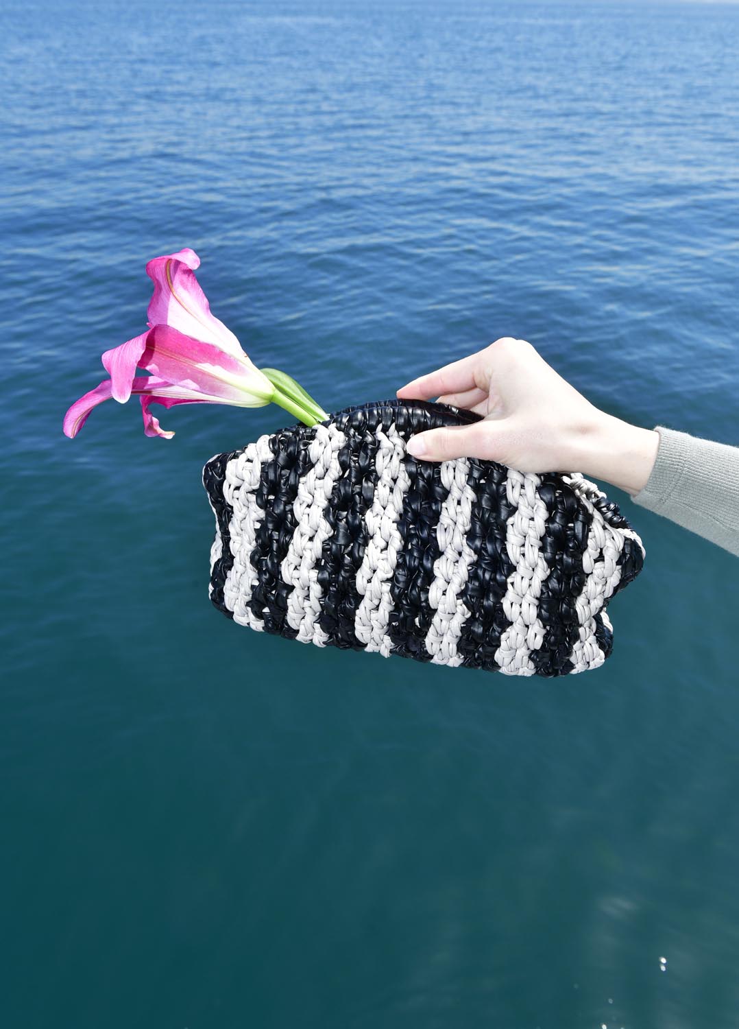 Lily Black Gray